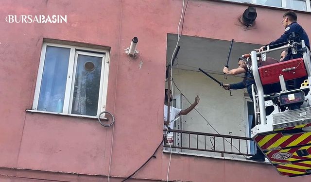 Bursa’da bıçaklı genç 2 saat sonra teslim oldu