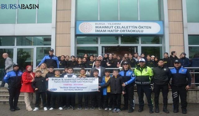 Bursa'da Polisten 250 Öğrenciye Tiyatro Sürprizi