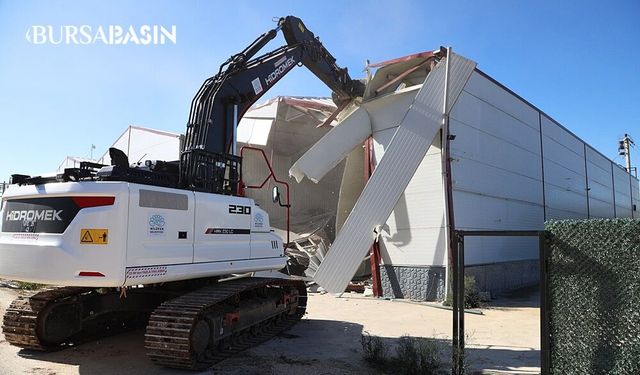 Nilüfer’de 600 Metrekarelik Kaçak Fabrika Yıkıldı