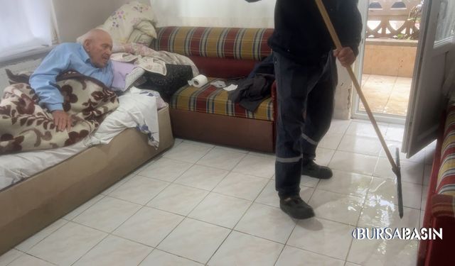 Bursa’da Apartmanları Su Bastı, 90 Yaşındaki Adam İçin Seferberlik