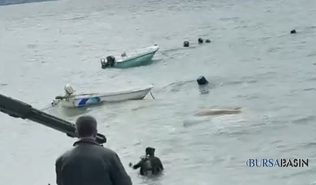 Gemlik ve Kumla’da Batan Tekneler Vinçle Çıkarılıyor