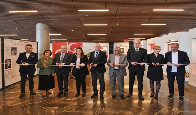 Bursa’da Cumhuriyet ve Atatürk sergisi ziyarete açıldı