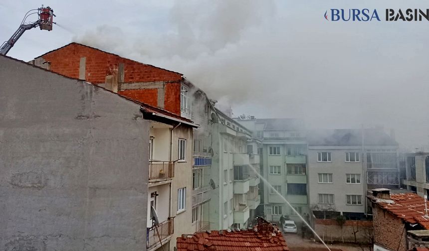Bursa'da Çatıda Çıkan Yangın Paniğe Neden Oldu
