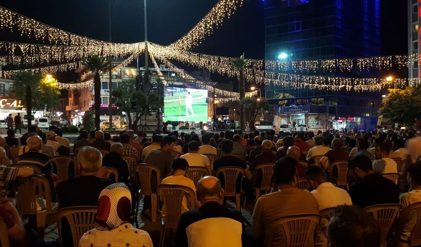 Karacabey Belediyesporlu taraftarlar maçı izledi