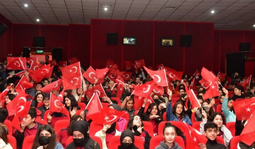 Malatya'da öğrenciler 'Kurtuluş Hattı' filmini izledi 