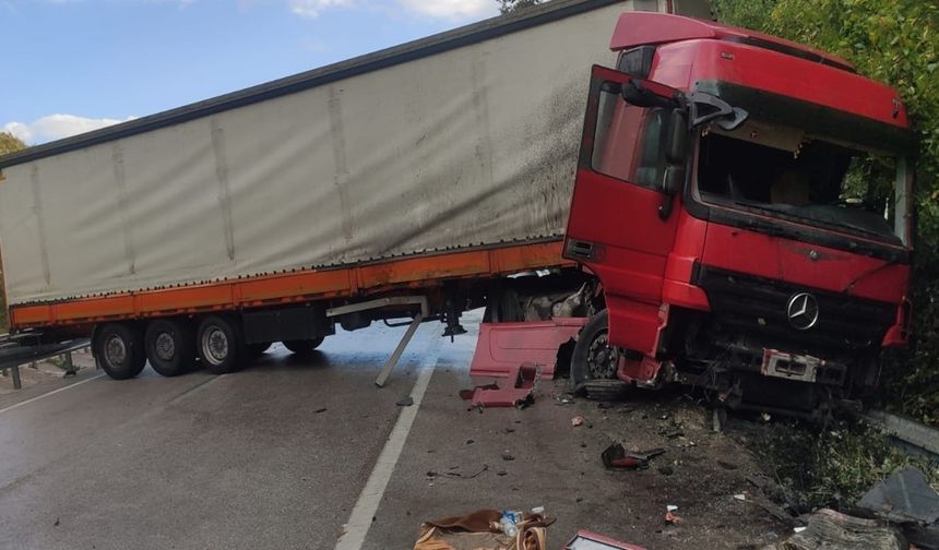 Bursa-Ankara kara yolunda tır kazası: Yol ulaşıma kapandı