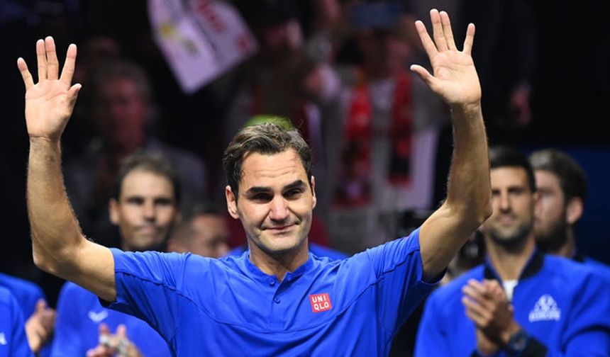 Roger Federer, kortlara veda etti