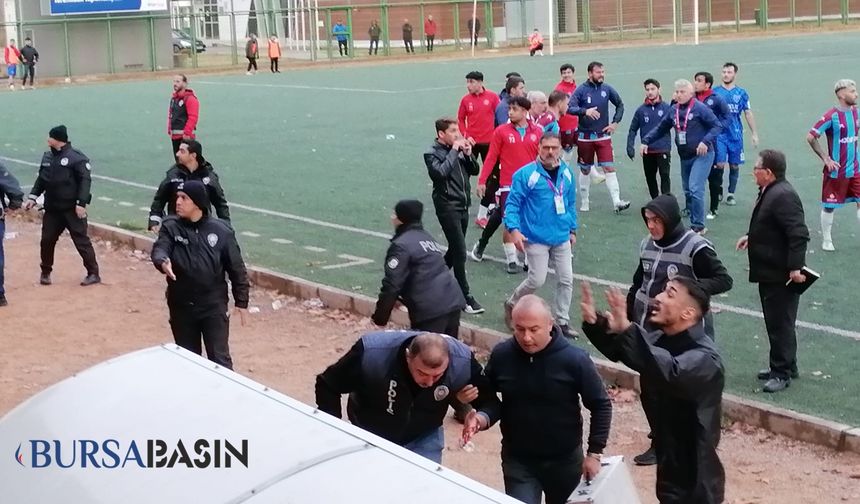 Bursa'da amatör ligde olaylı maç! Biri polis iki yaralı