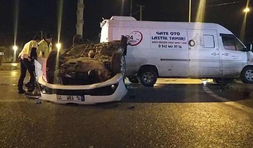 Bursa'da takla atan otomobildeki sürücü ağır yaralı