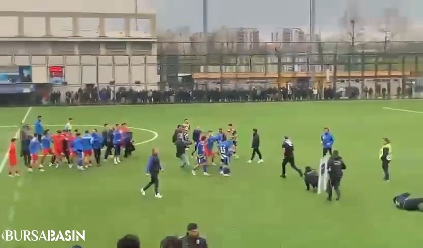 Bursa'da Futbol Maçı Saha Dışında Boksa Döndü!