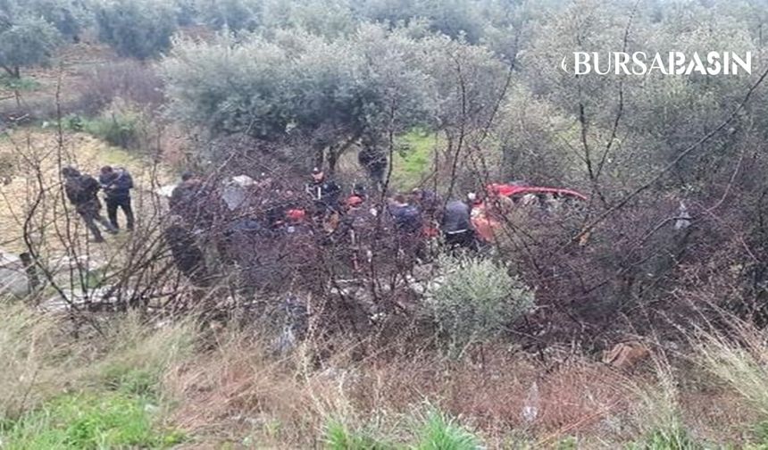 Bursa'da Otomobil Şarampole Yuvarlandı: 3 Yaralı Hastaneye Kaldırıldı
