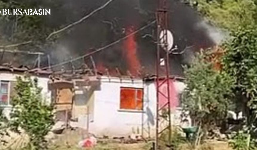 Mudanya’da Elektrik Kontağı Yangını Evi Küle Çevirdi