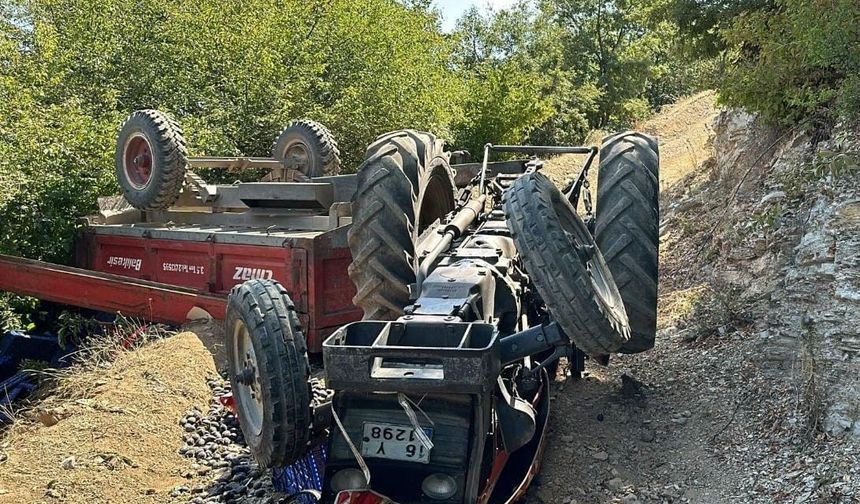 Tarla dönüşü traktör devrildi: 1’i ağır 6 yaralı