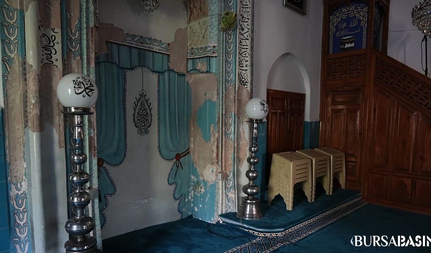 Yeni Bezzaz Camii'nin Mihrabı Onarım Bekliyor