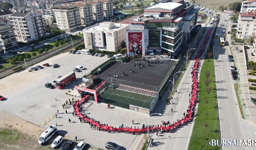 Bursa'da Öğrencilerden teröre lanet "Yaşasın Cumhuriyet" yürüyüşü