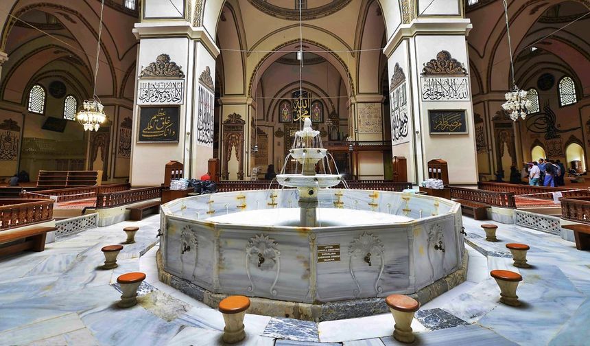 Bursa Ulu Cami: Osmanlı Mimarisi ve Tarihî Zenginlik