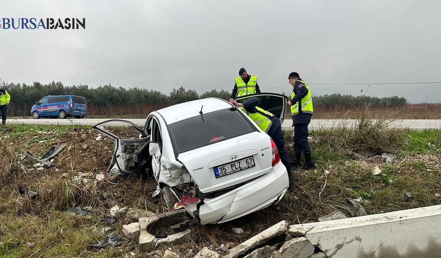 İznik'te Yağışlı Hava Kazaya Sebep Oldu: Otomobil Tarlaya Uçtu