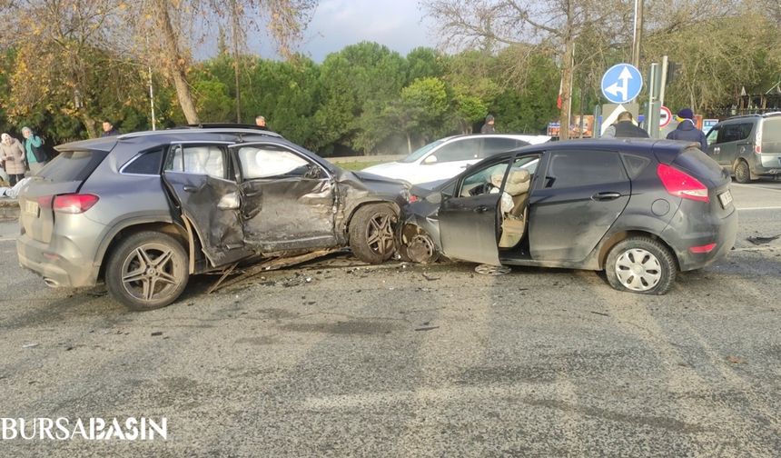 Orhangazi'de Kırmızı Işık İhlali Kazaya Neden Oldu