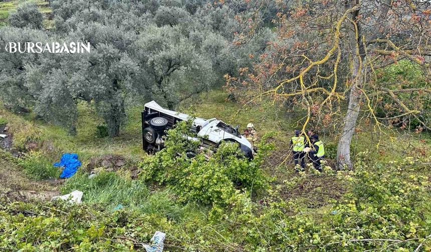 İznik’te Kamyonet Şarampole Yuvarlandı: 2 Kişi Yaralandı