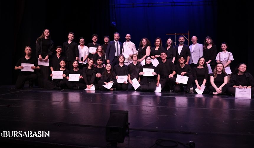 Feraizcizade Gençlerinden Brecht’le Mezuniyet Finali