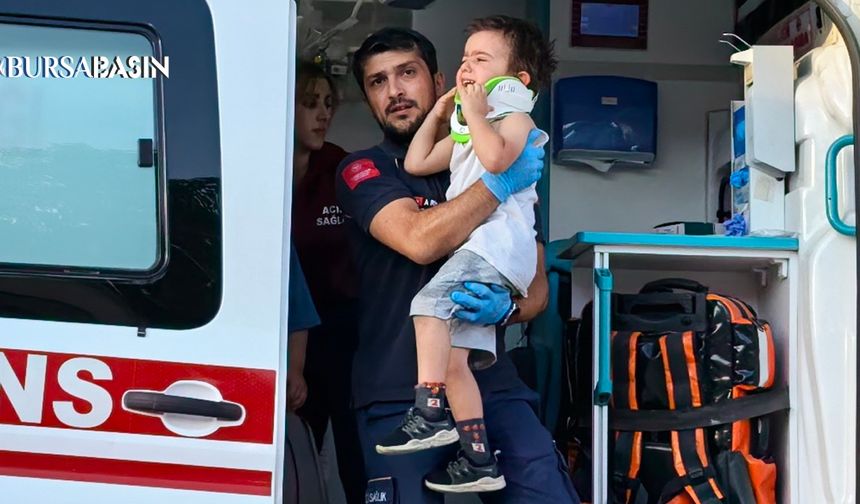 İnegöl'de otomobil anne ve oğluna çarptı