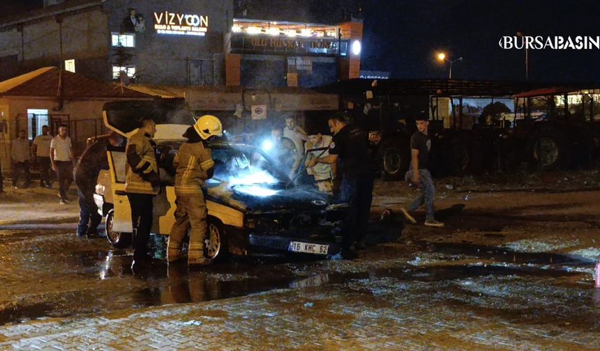 İnegöl’de Seyir Halindeki Otomobil Alev Alev Yandı