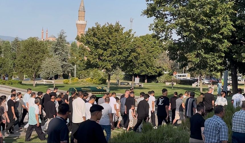 Bursa’da Eşi Tarafından Öldürülen 3 Çocuk Annesi Defnedildi