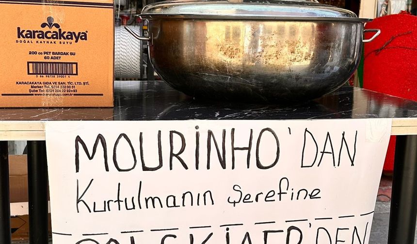 İznik’te Fenerbahçe ve Beşiktaş Taraftarları Helva Dağıttı
