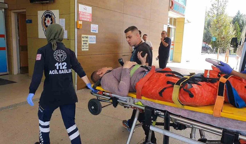 İnegöl’de iş kazası: Suntaların altında kalan işçi yaralandı