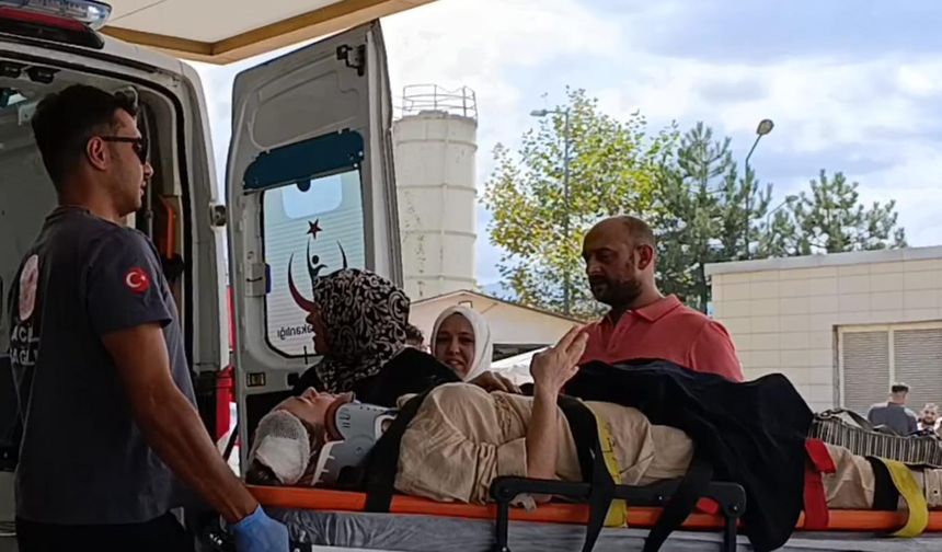 İnegöl’de Otomobille Çarpışan Motosiklette Çift Yaralandı