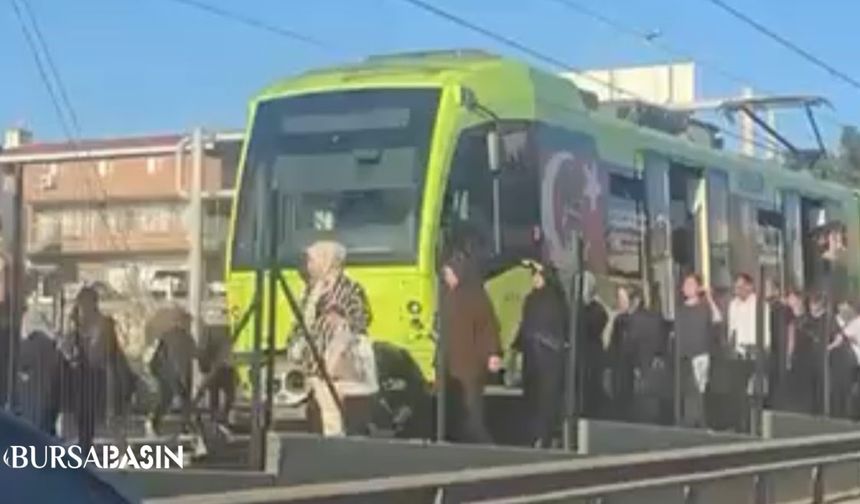 Bursa’da metro arızası: Yolcular raylara indi