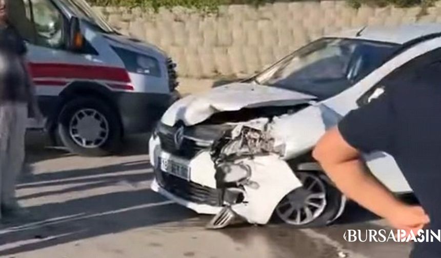 İnegöl’de iki otomobil kafa kafaya çarpıştı: 4 yaralı