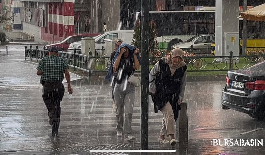 Bursa’da Yaz Sonu Yağmuru Vatandaşları Yakaladı