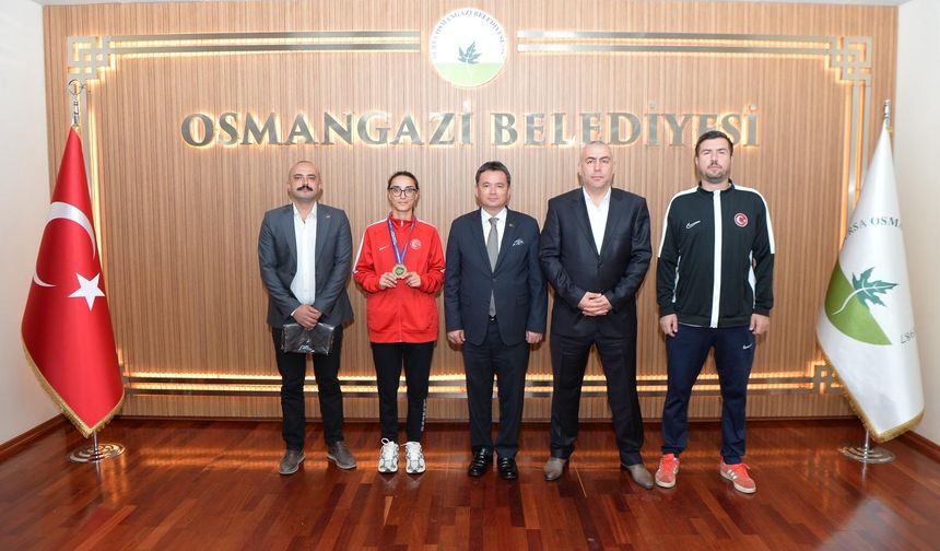 Başkan Aydın’dan milli sporcu Sıla’ya tebrik