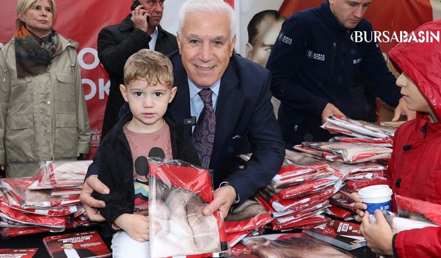 Bursa Kırmızı Beyaza Büründü: Cumhuriyet Coşkusu Başladı