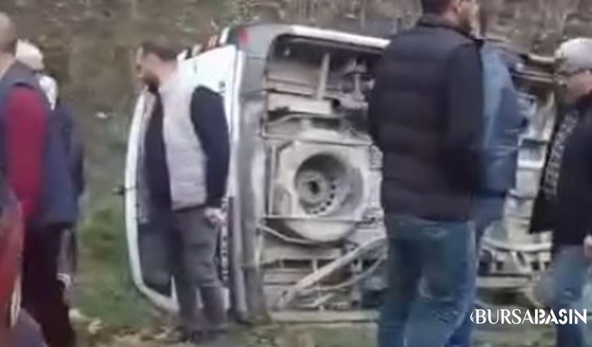 Orhaneli’de Yolcu Minibüsü Devrildi: 8 Yaralı