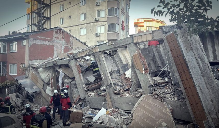 Gebze’de 6 Katlı Bina Çöktü: Enkaz Altında Kalanlar Var!