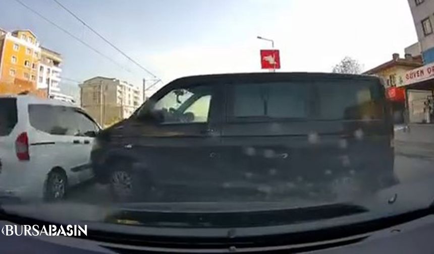 Bursa’da el freni çekilmeyen minibüs caddeye indi!