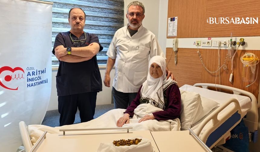 77 Yaşındaki Kadının Safra Kesesinden 213 Taş Çıkarıldı