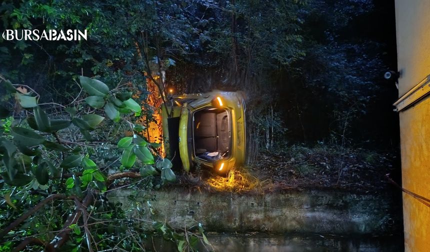 Bursa’da Otomobil 10 Metreden Site Bahçesine Düştü