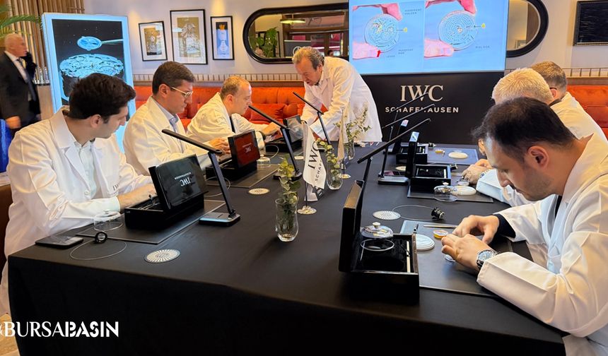 Bursa’da Saat Tutkunları Mekanizmayı Parça Parça Topladı