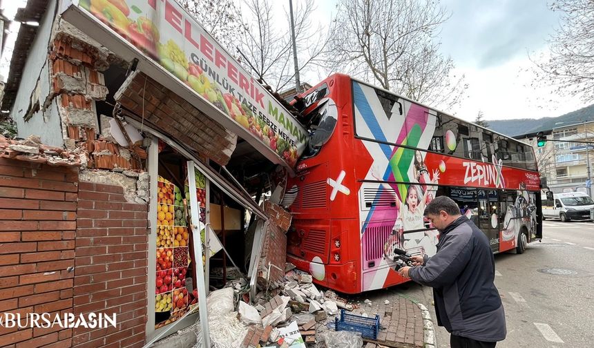 Bursa’da tur otobüsü fren boşalınca manava daldı