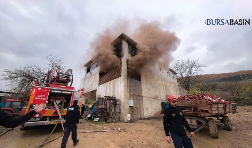 İnegöl’de Depo Yangını Korku Dolu Anlar Yaşattı