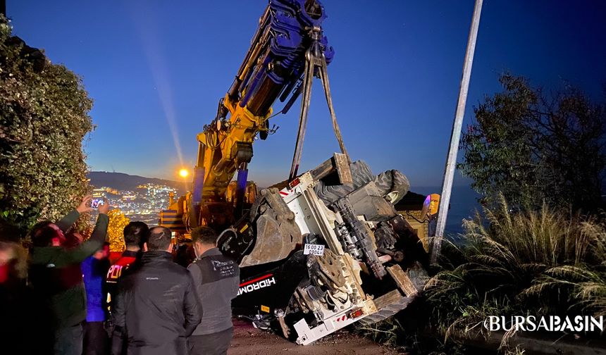Mudanya’da Vinçten Düşen İş Makinesi Paniğe Yol Açtı