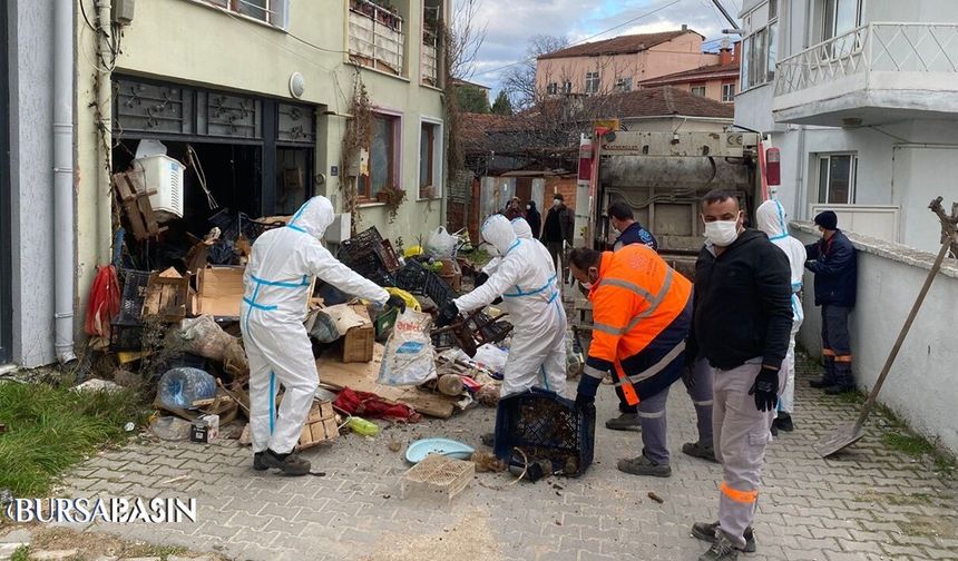 Nilüfer’de Çöp Eve Müdahale: 9 Kamyon Atık Çıkarıldı