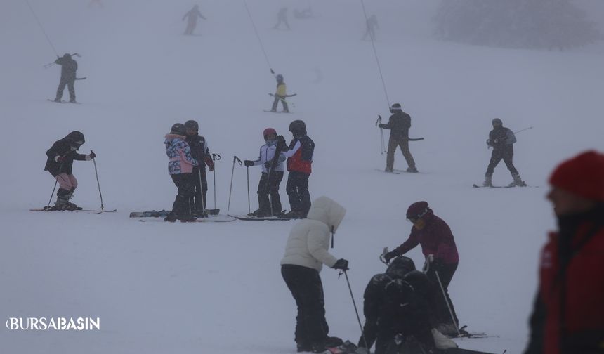 Uludağ’da Sömestr Yoğunluğu Sis ve Soğuğa Rağmen Sürüyor