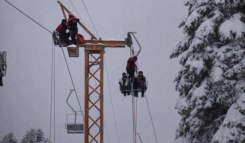 Uludağ’da telesiyejde mahsur kalan 51 tatilci kurtarıldı