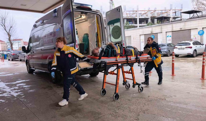 İnegöl Girişinde Minibüs Çarpması: Sürücü Ağır Yaralı