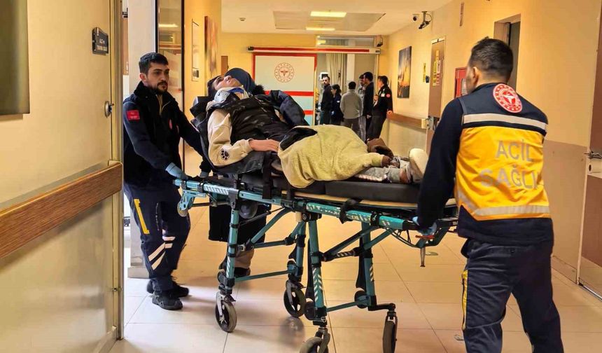 İnegöl’de Yol Çukuru Can Aldı: Baba ile Oğlu Yaralı