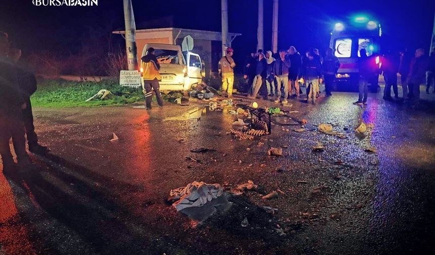 Karacabey’de kamyonet otomobile çarptı: 2 yaralı